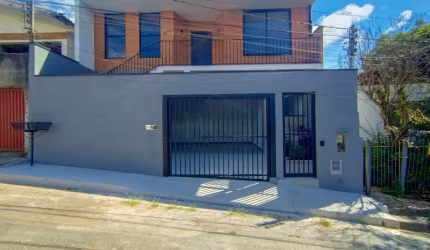 Casa padrão com casa nos fundos