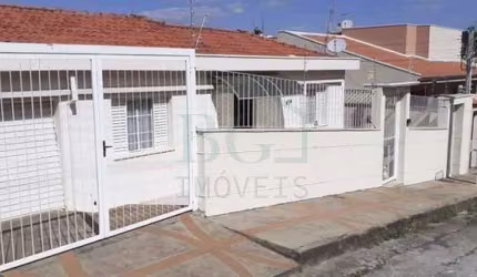 CASA PADRÃO COM CASA DE FUNDOS