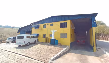 Comercial Galpão em Caldas