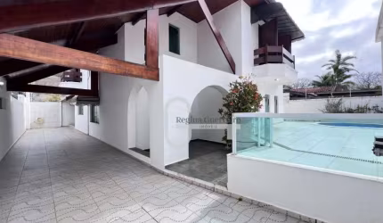 Casa com 4 dormitórios à venda, 200 m² por R$ 690.000,00 - Centro - Peruíbe/SP