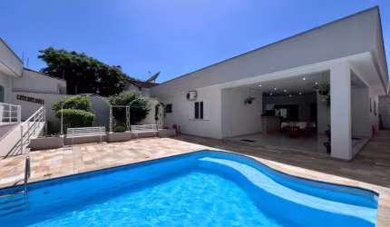 Casa com 3 dormitórios à venda, 340 m² por R$ 1.800.000,00 - Centro - Peruíbe/SP