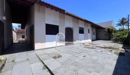 Casa com 4 dormitórios à venda, 330 m² por R$ 630.000,00 - Balneário Três Marias - Peruíbe/SP