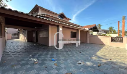 Casa com 3 dormitórios à venda, 250 m² por R$ 750.000,00 - Balneário Stella Maris - Peruíbe/SP