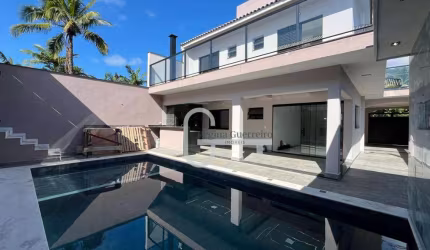 Casa com 5 dormitórios à venda, 270 m² por R$ 3.000.000,00 - Centro - Peruíbe/SP