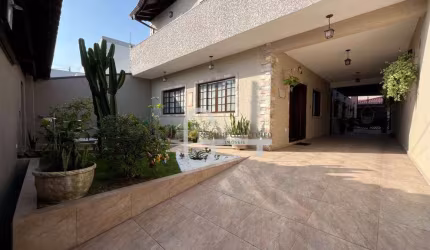 Casa com 5 dormitórios à venda, 400 m² por R$ 1.560.000,00 - Centro - Peruíbe/SP