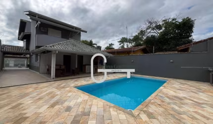 Casa com 4 dormitórios à venda, 195 m² por R$ 750.000,00 - Centro - Peruíbe/SP