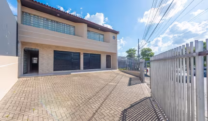 Imóvel Comercial com 5 salas localizado na continuação da Rua Londrina esquina com a Rua Cruzeiro do Sul no Sítio Cercado.