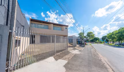 Imóvel Comercial com 5 salas localizado na continuação da Rua Londrina esquina com a Rua Cruzeiro do Sul no Sítio Cercado.