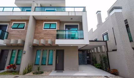 Sobrado triplex com terraço em condomínio finamente decorado no Jardim das Américas
