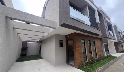 Sobrados frente para a rua e em condomínio com ótimo padrão de acabamento no Boqueirão