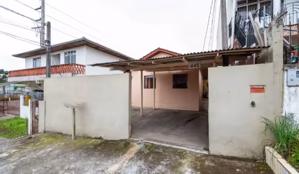 Casa térrea com 2 quartos próximo a Praça dos 300 no Sítio Cercado