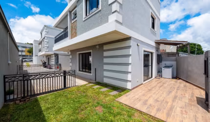 SOBRADO DUPLEX em condomínio com vaga para até 4 carros