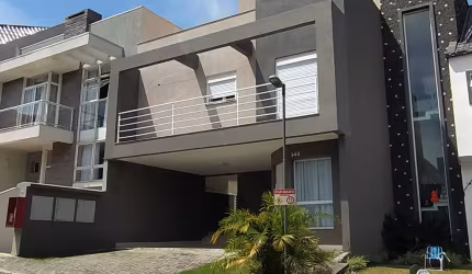 CASA EM CONDOMÍNIO COM TERRAÇO E PASSAGEM LATERAL  NO BAIRRO ALTO