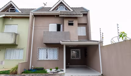 Sobrado triplex em condomínio localizado próximo ao Shopping Palladium