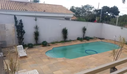 LINDA CASA COM PISCINA 480 m2 DE CONSTRUÇÃO