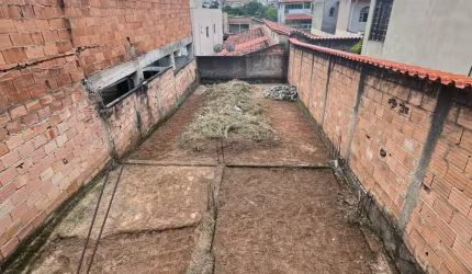 OTIMO LOTE  NO BAIRRO XANGRI-LA, COM 180m2