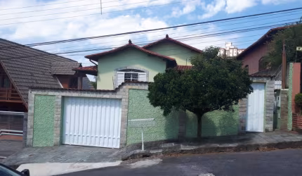 LINDA CASA NO BAIRRO NOBRE DE CONTAGEM