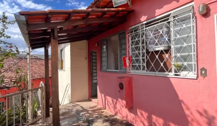 BELA CASA COM 2 QUARTOS NO BAIRRO AGUA BRANCA