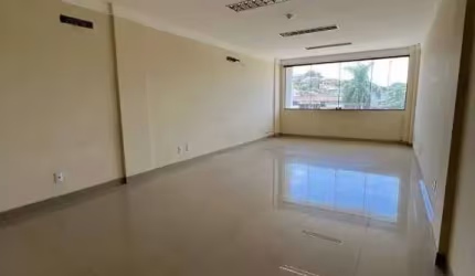 Sala comercial em Viana com 45m² em cima dos Bancos Santader e Sicoob