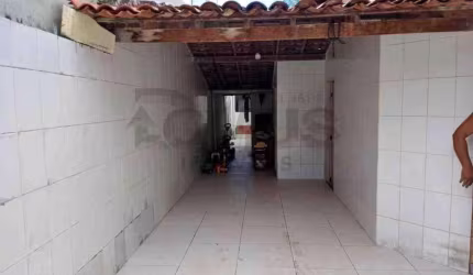 Casa Para Vender com 3 quartos no bairro Aruana em Aracaju