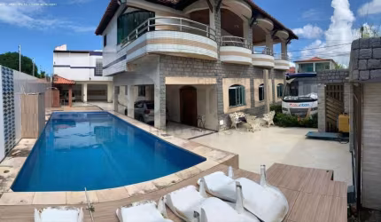Casa Para Vender com 8 quartos 4 suítes no bairro Atalaia em Aracaju