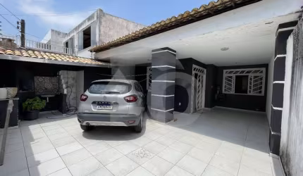 Casa Para Vender com 5 quartos 1 suíte no bairro Jabotiana em Aracaju