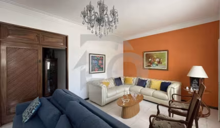 Casa Para Vender com 5 quartos 3 suítes no bairro Grageru em Aracaju
