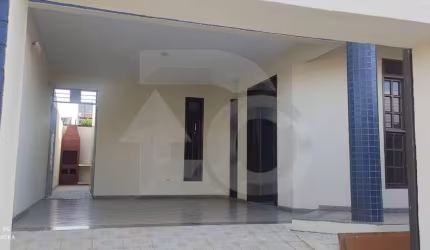 Casa Para Vender com 5 quartos 3 suítes no bairro Farolândia em Aracaju