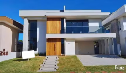 Casa em Condomínio Fechado com 4 Dormitórios