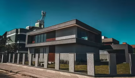 Casa Luxuosa com 4 Quartos e Área Gourmet nos Ingleses, Florianópolis