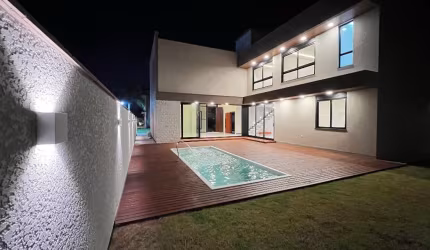 Casa em condominio nos ingleses , 3 suites, piscina