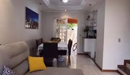 LOCAÇÃO e VENDA de Linda Casa Modelo Mariana com 3 Quartos, Quintal com Churrasqueira e Lindo Limoeiro no Condomínio Villa Flora em Sumaré/SP