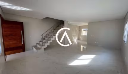 CASA ALTO PADRÃO - Excelente localização, espaçosa e com ótimo acabamento.