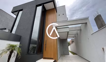 Luxuosa Casa de 3 Suítes em Loteamento Premium!