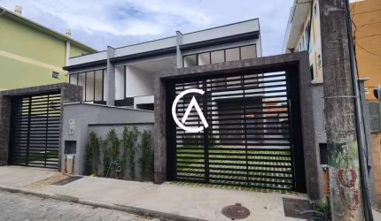 Casa Nova com 3 Suítes e Piscina no Centro dos Ingleses!