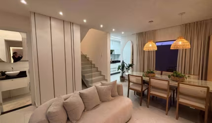 Casa à Venda em Poço