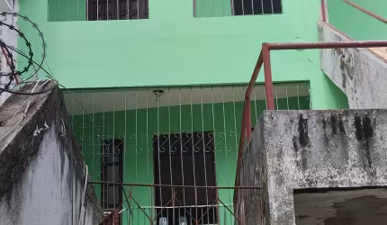 Casas de  2 e 4 em Itapuã,  Rua enfrente ao banco do Brasil