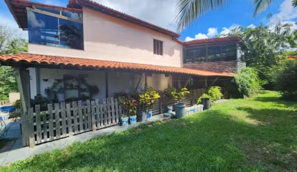 Venda de Casa em Condomínio de Luxo no Recreio Ipitanga em Lauro de Freitas-BA: 4 Quartos, 2 Suítes, 3 Salas, 3 Banheiros, 8 Vagas, 450m²!