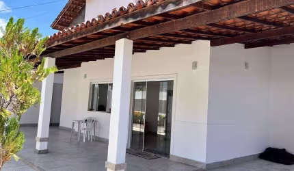 Casa 4 dormitórios ou + para Venda em Lauro de Freitas / BA no bairro Vilas do Atlântico