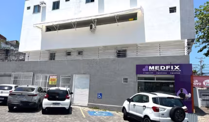 Aluguel de Sala Comercial no Bairro Nova Brasília de Itapuã em Salvador-BA: 1 Sala, 1 Banheiro, 3 Vagas de Garagem, 40m².