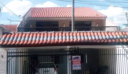 Lindo Sobrado de 175 m², Pinheirinho - Curitiba- Pr