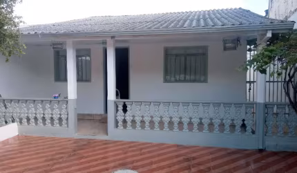 Linda casa construida em alvenaria de 3 dormitórios, R$ 430.000 Sitio Cercado - Curitiba - Pr