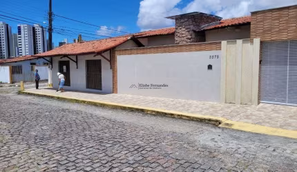 Ótima casa de esquina para venda em Candelária, Natal/RN