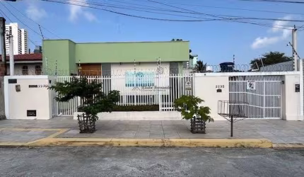 Espaçosa casa de 3 quartos, 4 vagas, 190m², p/ locação em Lagoa Nova, Natal/RN
