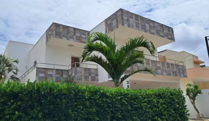 Espaçosa casa duplex com 240m² à venda no Green Club I em Parnamirim/RN