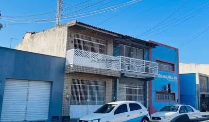 Casa em 02 pavimentos para venda no centro de Macaíba/RN