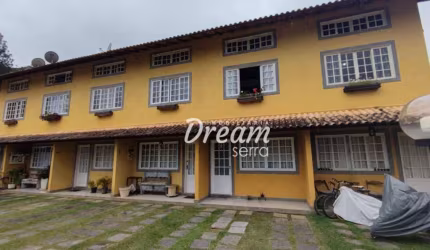 Casa com 2 dormitórios à venda, 69 m² por R$ 295.000 - Albuquerque - Teresópolis/RJ