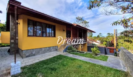 Casa com 5 dormitórios à venda, 250 m² por R$ 1.100.000,00 - Iucas - Teresópolis/RJ