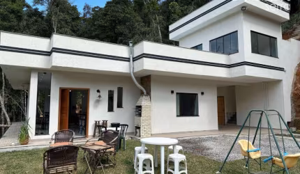 Casa com 3 dormitórios à venda, 240 m² por R$ 1.150.000,00 - Albuquerque - Teresópolis/RJ