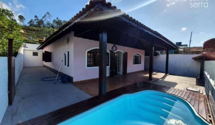CASA PLANA NO INTERIOR DE TERESÓPOLIS